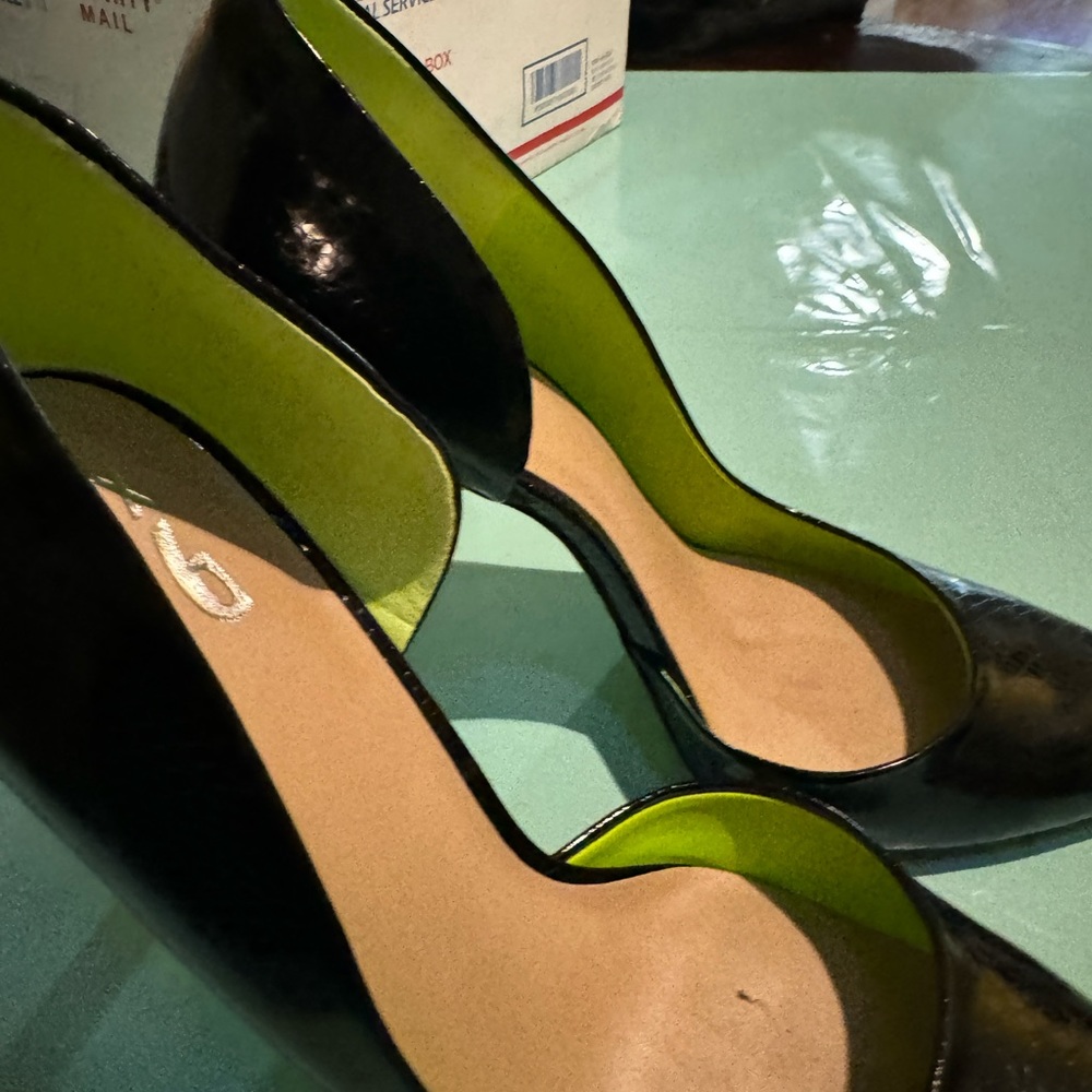 Lime green and black highhells - Picture 3 of 6